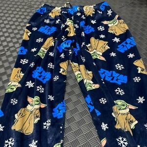 Star wars pajama pants size large with yoda and snowflakes